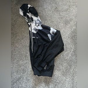 Reflective wind breaker